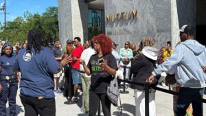 Obama Center visitors say project symbolic of ‘Black excellence,’ claim scandal-free legacy while Trump ripped