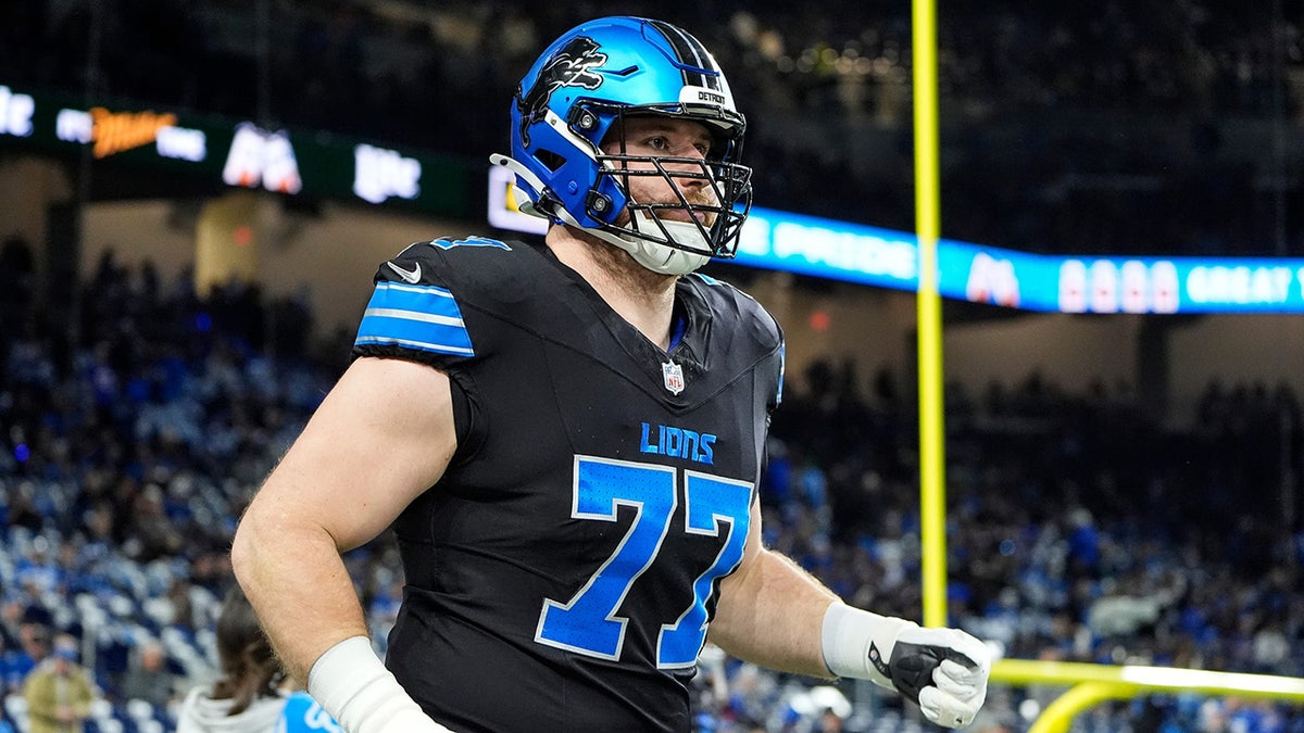 Detroit Lions center Frank Ragnow warming up on the field at Ford Field in Detroit