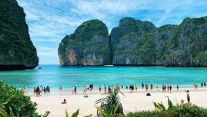 How to fly to Asia from Europe for less How to fly to Asia from Europe for less