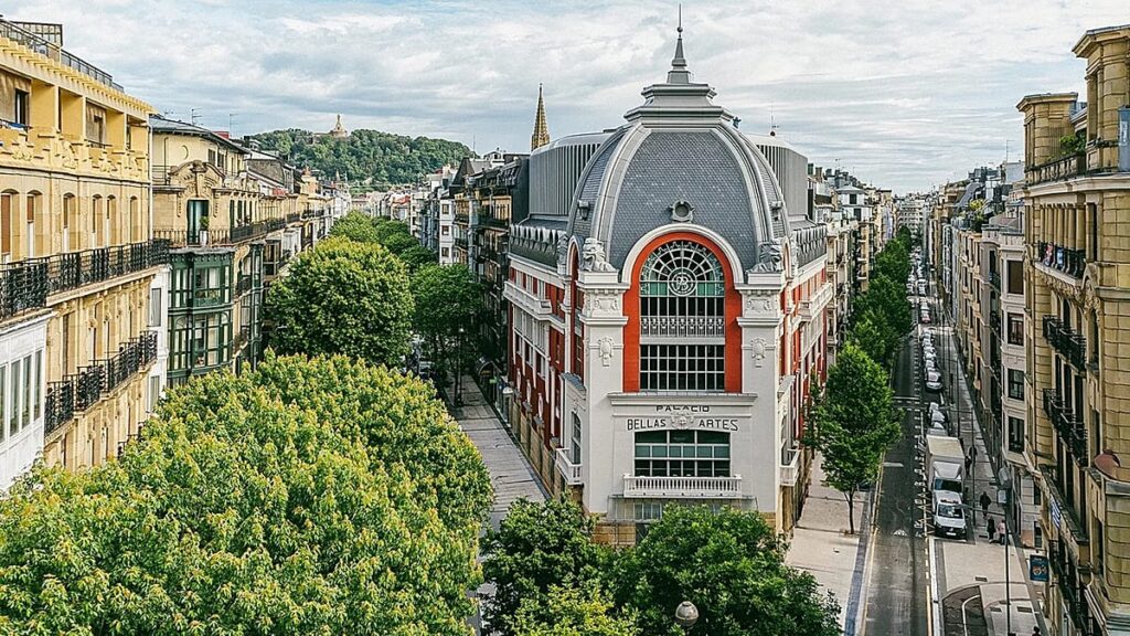 Former 1910s cinema in San Sebastián transformed into stunning hotel