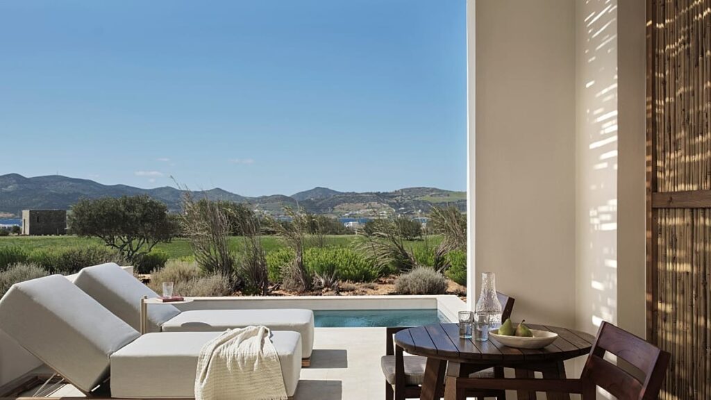 Boutique hotel with pools and Jacuzzis for every room opens in Paros Boutique hotel with pools and Jacuzzis for every room opens in Paros