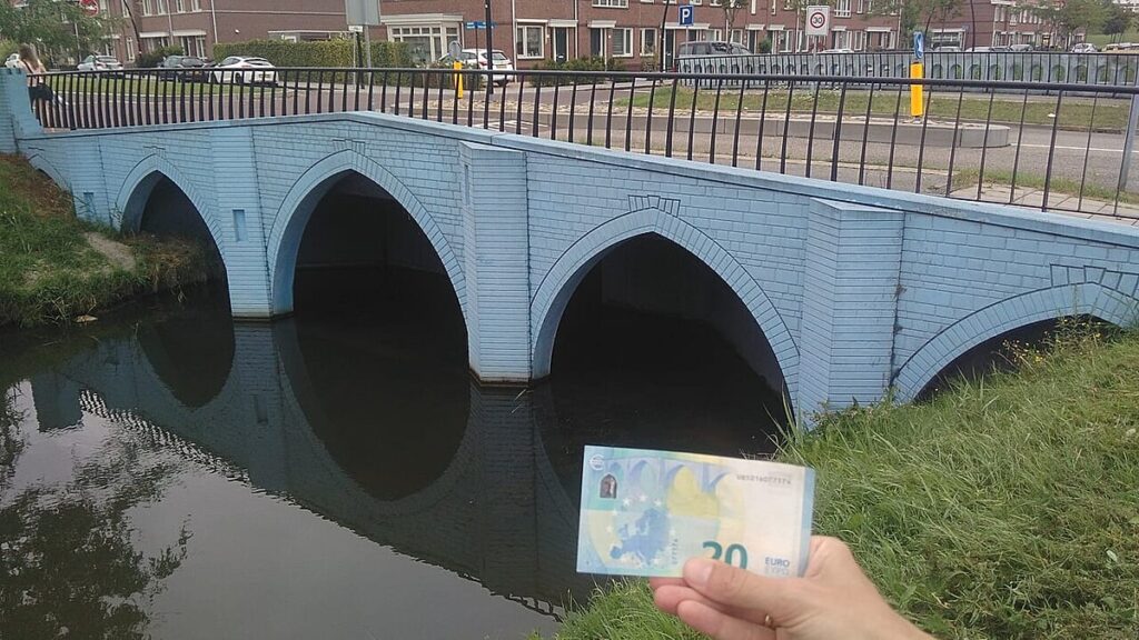 You can visit all the bridges on the euro banknotes in just one town