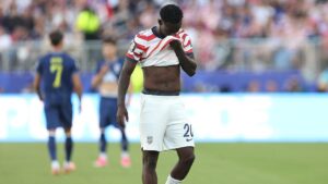 Alexi Lalas rips referees after Folarin Balogun red card in Team USA win: ‘An absolute joke’