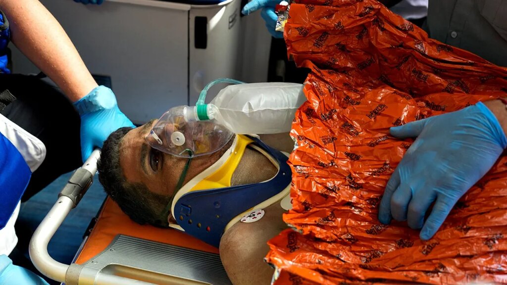 Security guard survives eight days beneath collapsed shopping center after Venezuela earthquakes Security guard survives eight days beneath collapsed shopping center after Venezuela earthquakes
