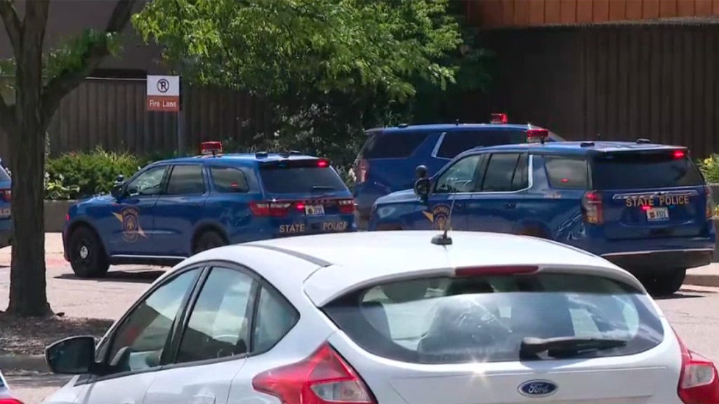 Police swarm Michigan shopping center after ‘significant’ shooting incident Police swarm Michigan shopping center after ‘significant’ shooting incident