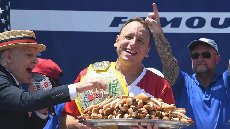 Legendary Joey Chestnut wins 18th Nathan’s Hot Dog Eating Contest by downing 66 wieners and buns
