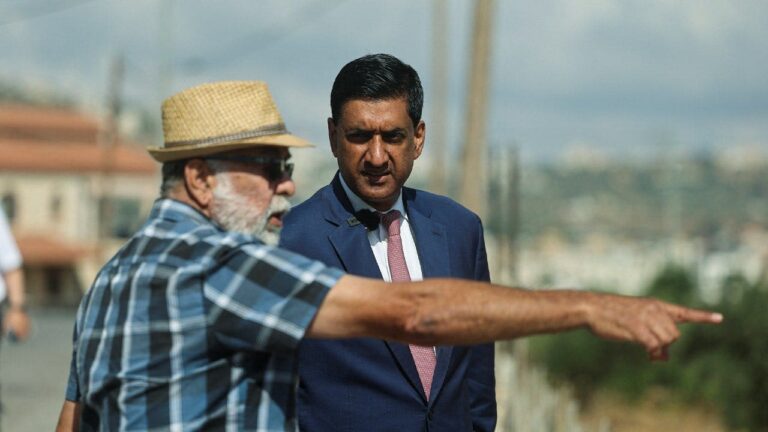 House Democrat Ro Khanna says he was detained by armed Israeli settlers in West Bank House Democrat Ro Khanna says he was detained by armed Israeli settlers in West Bank