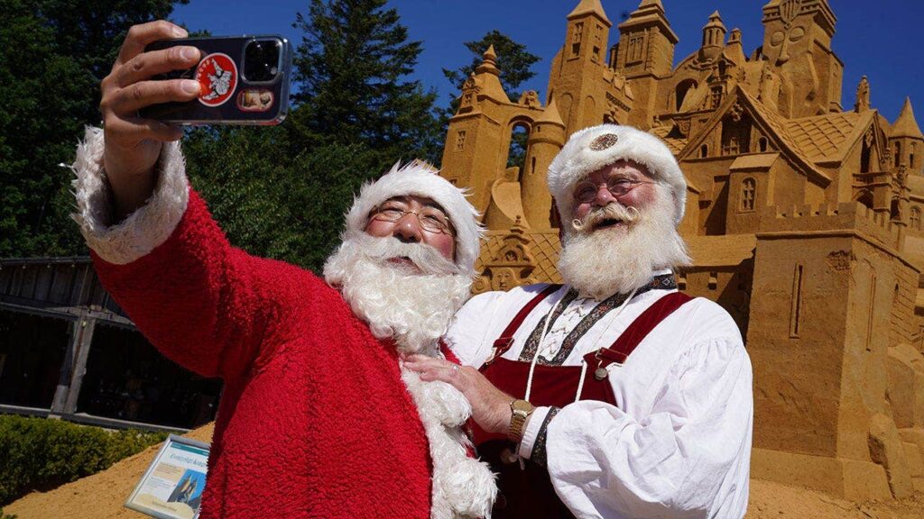 It’s Christmas in July as hundreds of Santas go on the march in the middle of a stifling summer heat wave It’s Christmas in July as hundreds of Santas go on the march in the middle of a stifling summer heat wave