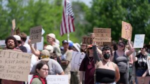 Maine ICE shooting victim was not target of arrest warrant, Sen. King’s office says after earlier DHS account Maine ICE shooting victim was not target of arrest warrant, Sen. King’s office says after earlier DHS account