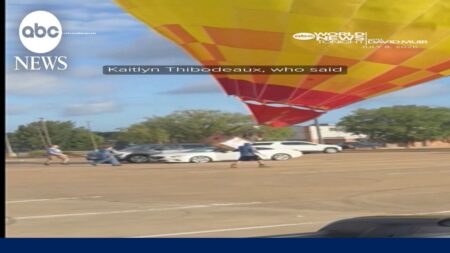 Low-flying hot air balloon slams into car in East Texas