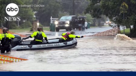 Intense rainfall in Texas sparks life-threatening floods and emergency rescues Intense rainfall in Texas sparks life-threatening floods and emergency rescues