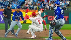 Phillies star JT Realmuto makes inexplicable base-running blunder to end the game, leaves manager dumbfounded Phillies star JT Realmuto makes inexplicable base-running blunder to end the game, leaves manager dumbfounded