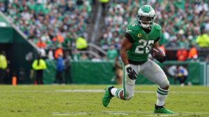 Saquon Barkley sees ‘no reason why’ NFL must keep turf fields after FIFA World Cup required grass surfaces Saquon Barkley sees ‘no reason why’ NFL must keep turf fields after FIFA World Cup required grass surfaces