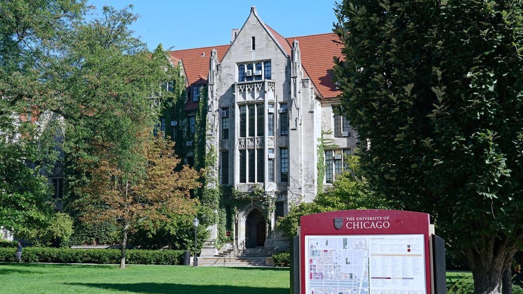 Two found shot to death inside car on University of Chicago campus: report Two found shot to death inside car on University of Chicago campus: report