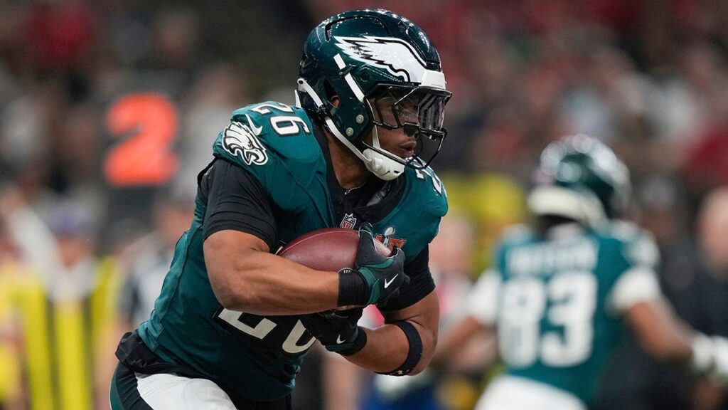 NFL star Saquon Barkley is all for MLB players fighting against salary cap: ‘It should happen’