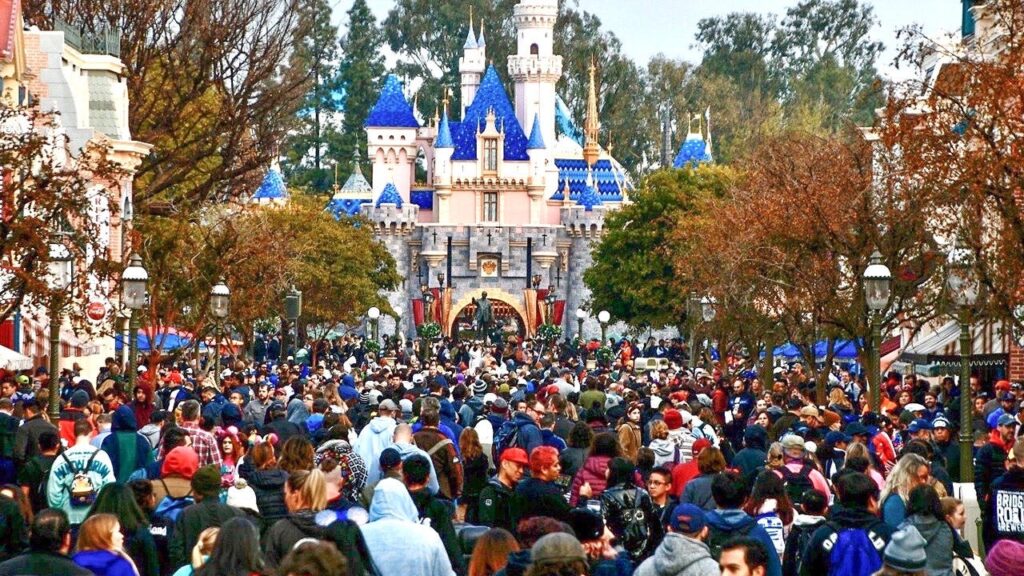 Disneyland guests left scrambling after water outage shuts bathrooms and restaurants Disneyland guests left scrambling after water outage shuts bathrooms and restaurants