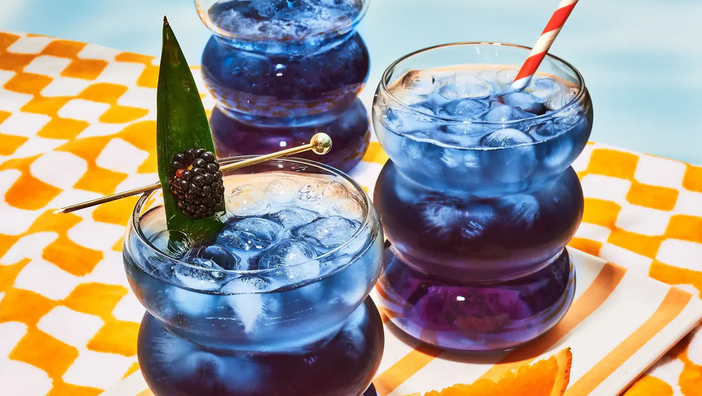 Bored of Plain Iced Tea? This Delicious Color-Changing Brew Is Summer’s Prettiest Sip Bored of Plain Iced Tea? This Delicious Color-Changing Brew Is Summer’s Prettiest Sip