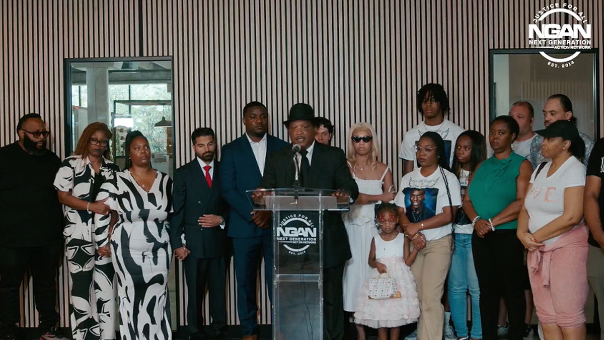 Daniel Erving's family demands justice during Dallas press conference