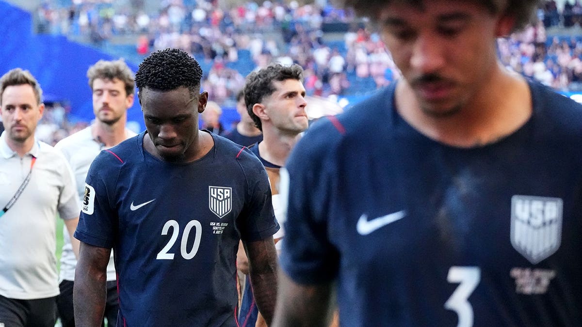 Folarin Balogun walks off field