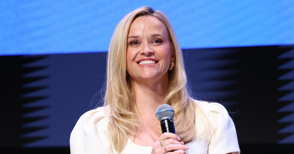 Reese Witherspoon’s Wide-Leg Denim Style Is Incredibly Flattering on Petites