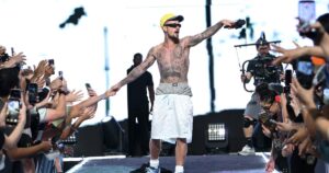 Justin Bieber Makes Surprise Appearance at Fanatics Fest, Performs Shirtless Justin Bieber Makes Surprise Appearance at Fanatics Fest, Performs Shirtless