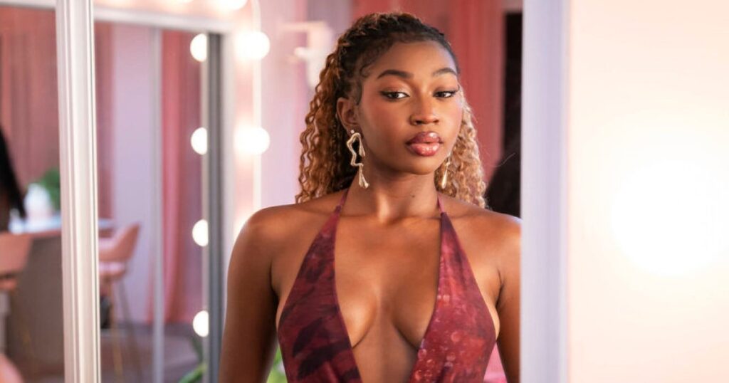 Love Island USA’s Amora Recalls Finding a Job as a ‘Bikini Server’ on Craigslist: ‘Left With 0’ Love Island USA’s Amora Recalls Finding a Job as a ‘Bikini Server’ on Craigslist: ‘Left With 0’
