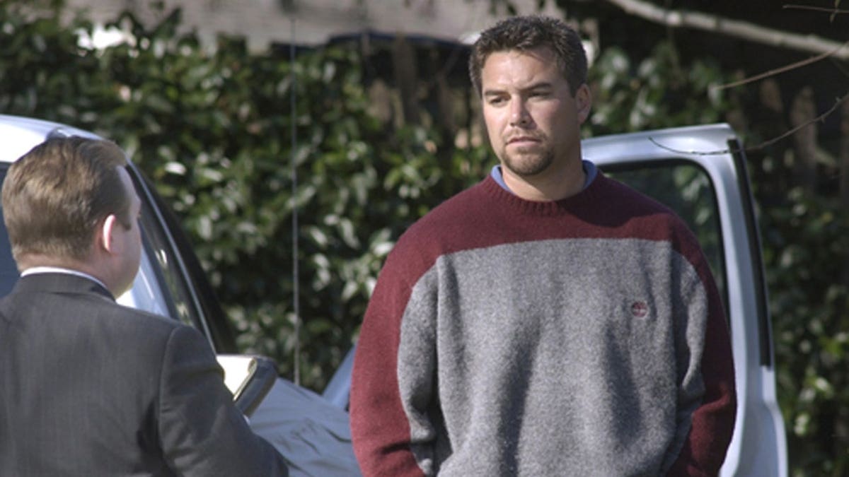 Scott Peterson talks to investigators beside his truck in Modesto, California.