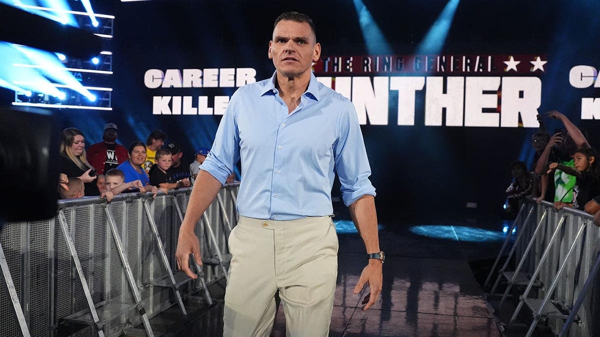 Gunther makes his entrance at Paycom Center.