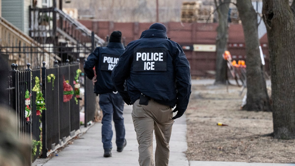 ICE agents