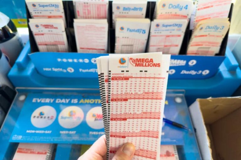 Mega Millions jackpot soars to 0M — tenth-largest prize in history Mega Millions jackpot soars to 0M — tenth-largest prize in history