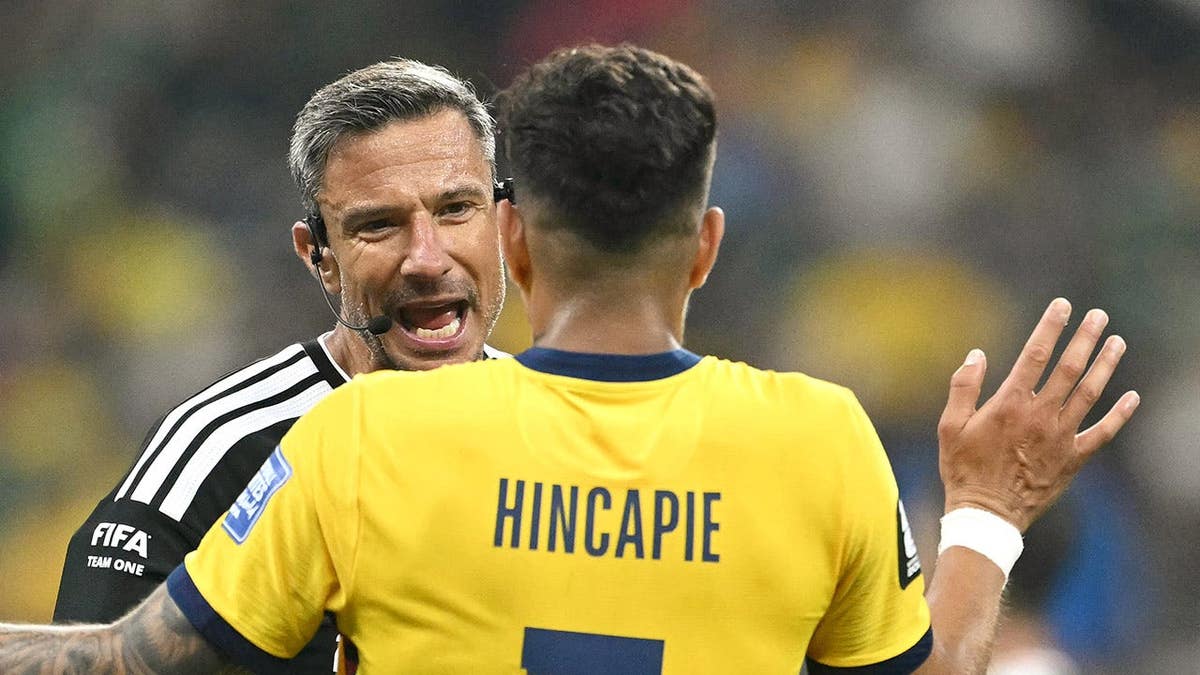 Piero Hincapie and ref