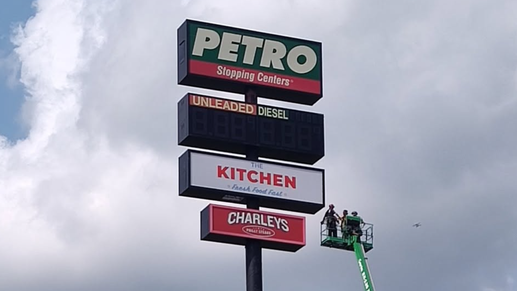 Illinois worker spent over six hours trapped in gas station sign too tall for fire truck ladders to reach Illinois worker spent over six hours trapped in gas station sign too tall for fire truck ladders to reach