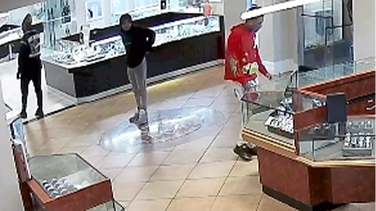Suspects arrive at Sacramento jewelry store before alleged theft