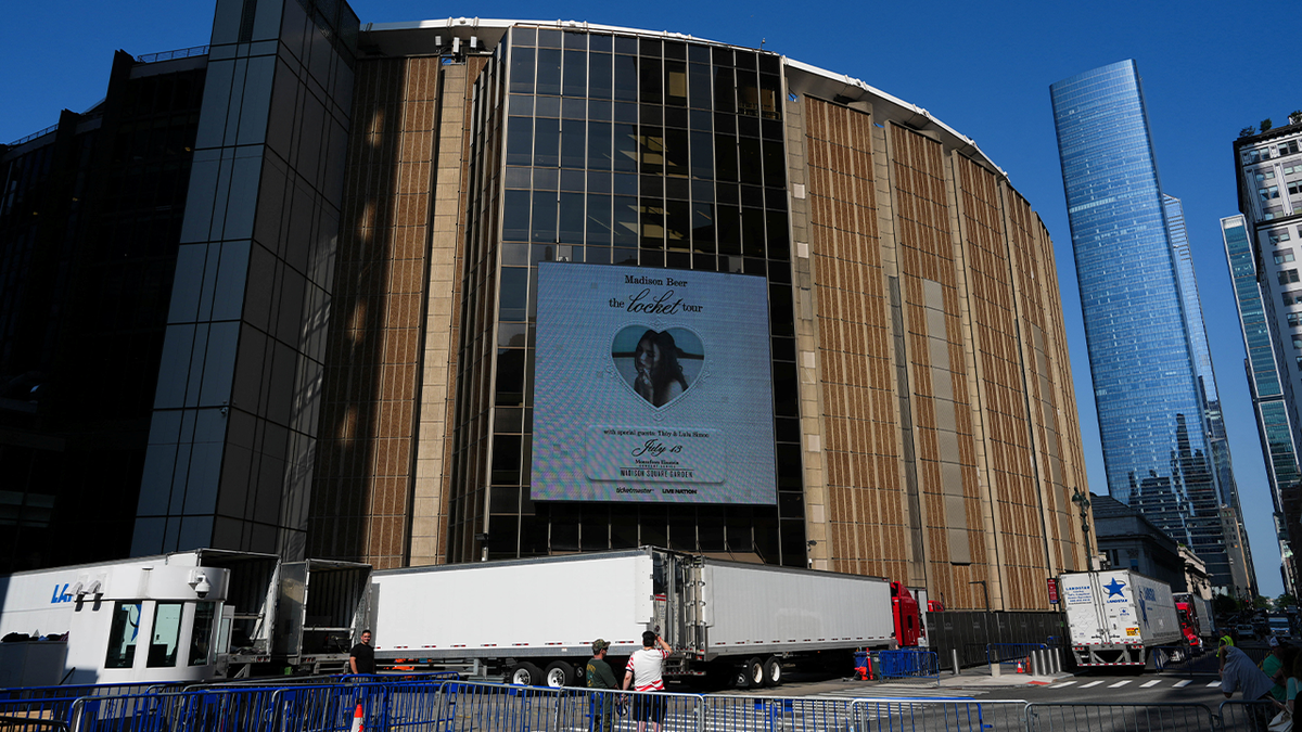 taylor swift travis kelce madison square garden