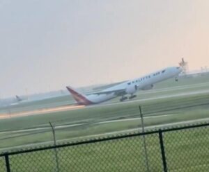Wild video captures sparks flying as Kalitta Air plane skids on runway at Kentucky airport Wild video captures sparks flying as Kalitta Air plane skids on runway at Kentucky airport