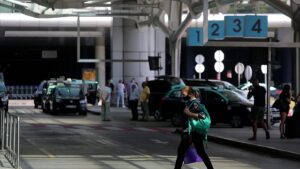 ‘A trap for tourists’: PSP finds taxi offences at Lisbon airport after fraud complaints
