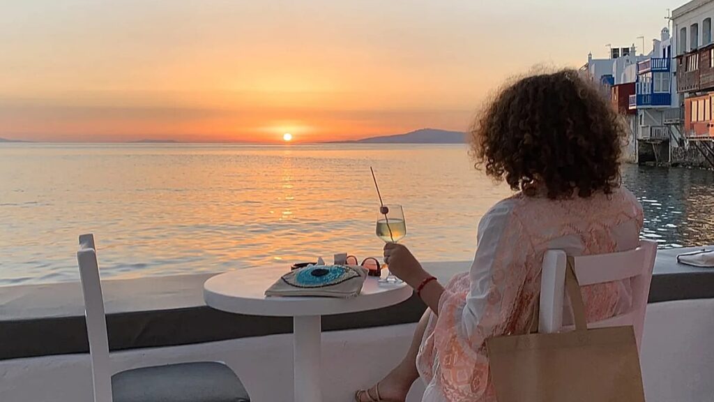 Foreign visitors boost Greek tourism, domestic travel declines Foreign visitors boost Greek tourism, domestic travel declines