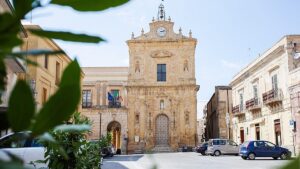 Homes in the Sicilian town of Naro are on sale for just €1 Homes in the Sicilian town of Naro are on sale for just €1