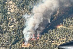 Rich homeowners put on notice as wildfire rips through forest near their sprawling Lake Tahoe cabins