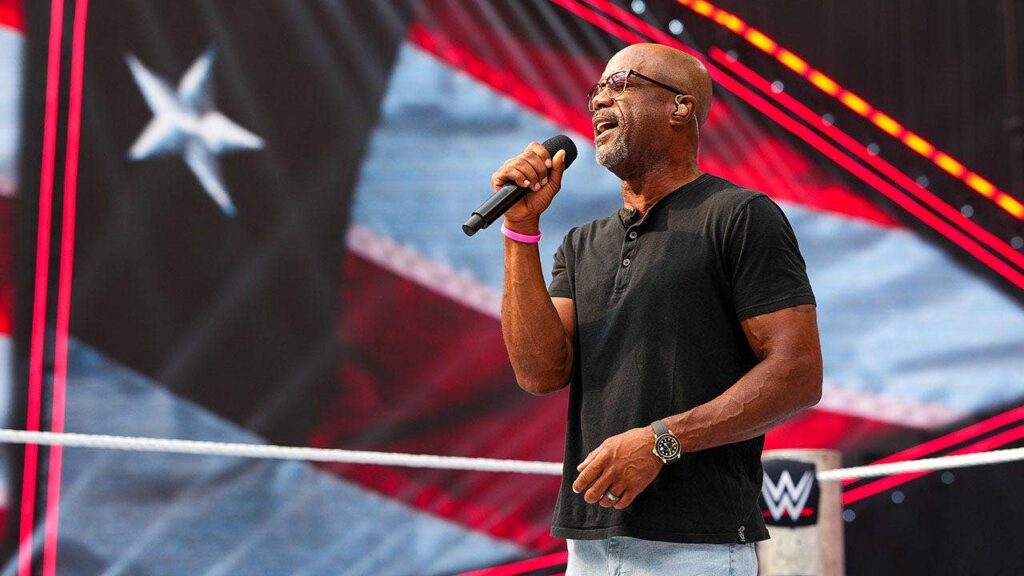 Darius Rucker sets tone for WWE SummerSlam with national anthem performance in Minneapolis Darius Rucker sets tone for WWE SummerSlam with national anthem performance in Minneapolis