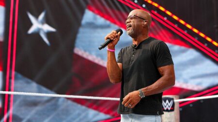 Darius Rucker sets tone for WWE SummerSlam with national anthem performance in Minneapolis