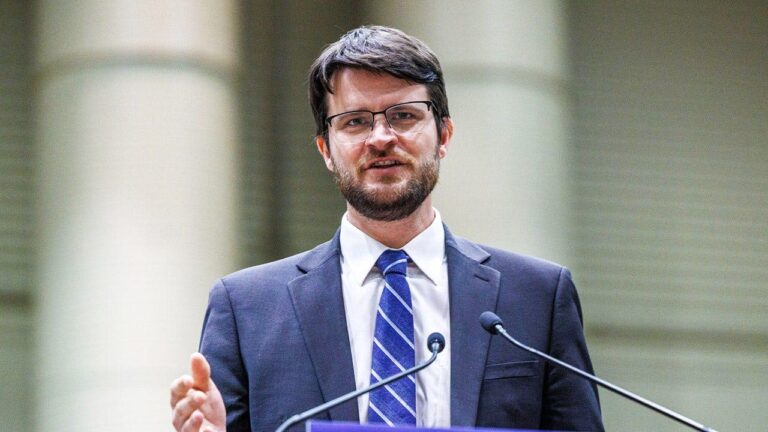 Sunrise Movement co-founder defeats establishment-backed Dems in pivotal Michigan race Sunrise Movement co-founder defeats establishment-backed Dems in pivotal Michigan race