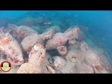 Roman shipwreck with hundreds of amphorae found off Sicily Roman shipwreck with hundreds of amphorae found off Sicily