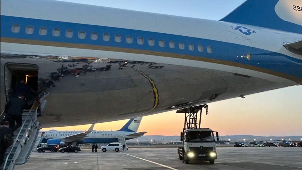 Trump’s sly plane switch raises eyebrows over safety of passengers left behind on board
