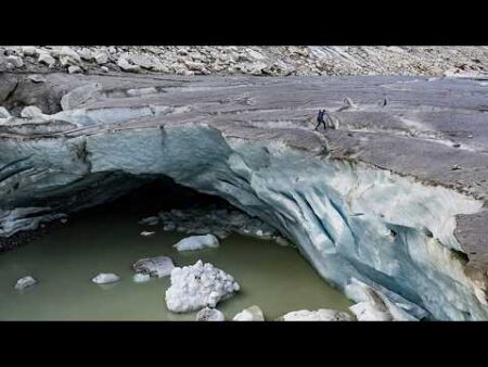 How heatwaves are reshaping Switzerland’s glaciers How heatwaves are reshaping Switzerland’s glaciers