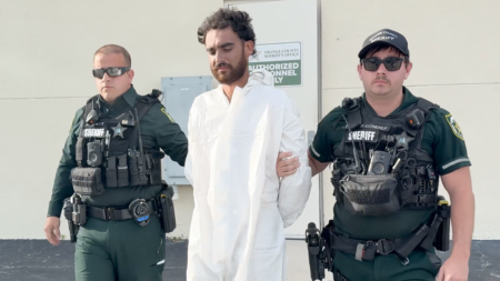Bystander shot dead after intervening in Florida man, woman’s roadside fight; murder suspect was out on bond Bystander shot dead after intervening in Florida man, woman’s roadside fight; murder suspect was out on bond