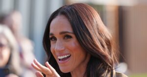 Meghan Markle’s Summer-to-Fall Top Screams ‘Cali Rich Girl’ — And Amazon Has a  Version