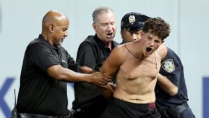 Three fans storm Yankee Stadium field as security springs into action, takes down intruders in epic fashion Three fans storm Yankee Stadium field as security springs into action, takes down intruders in epic fashion