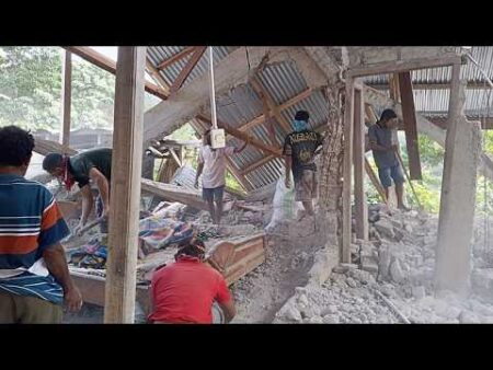 Powerful 7.7-magnitude earthquake strikes Indonesia, killing at least 40