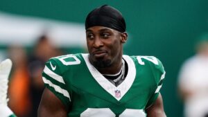 Jets fans breathe sigh of relief after practice scare for M star running back